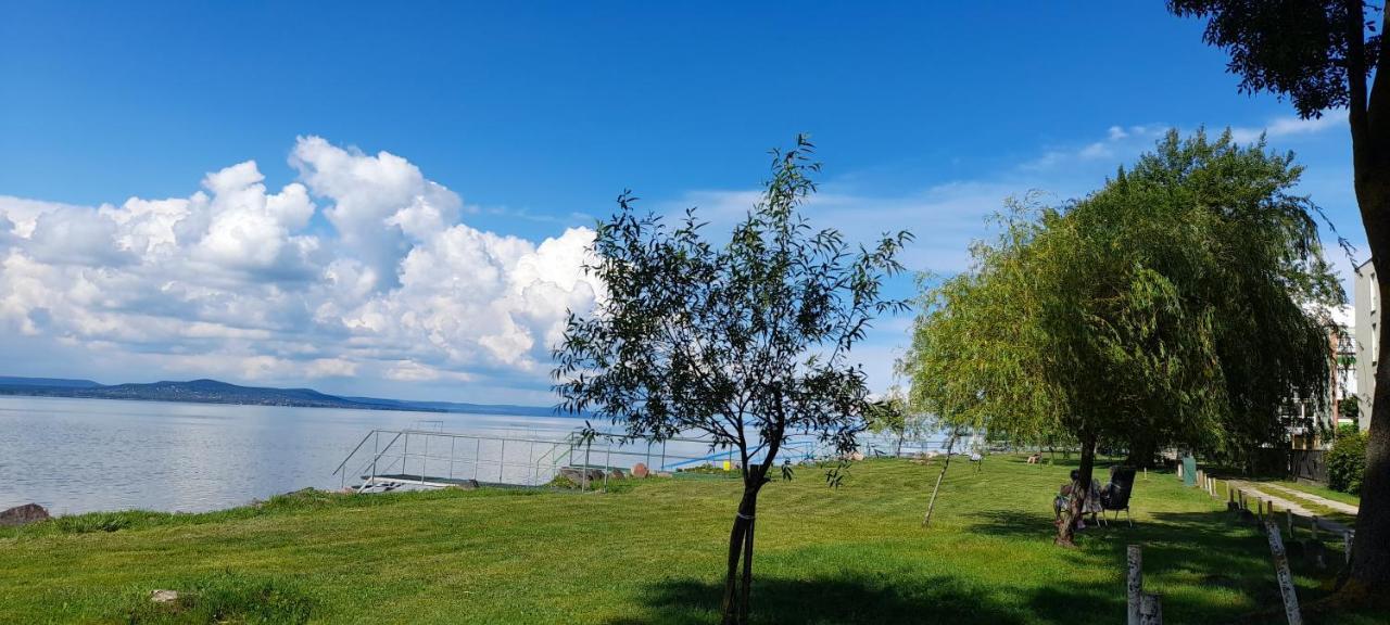 Suello Utcai Apartman Fonyod Vizparti Es Panoramas! On The Waterfront And With Balaton Panorama! Buitenkant foto